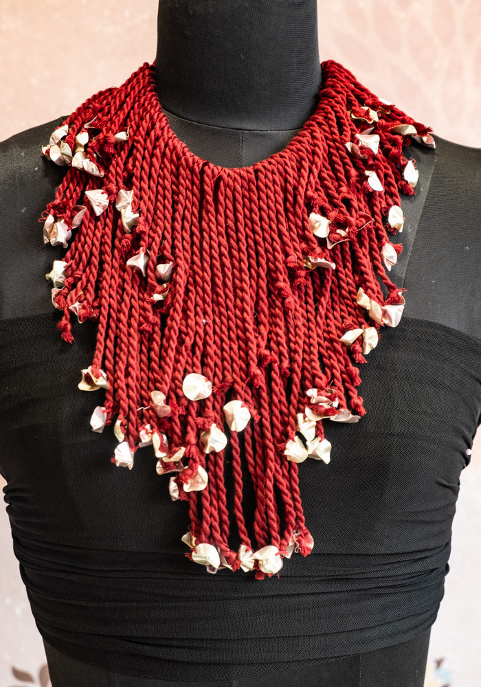 THREAD NECK PIECE