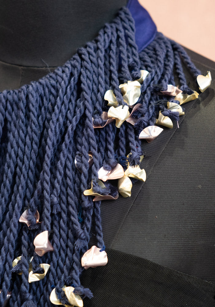 THREAD NECK PIECE